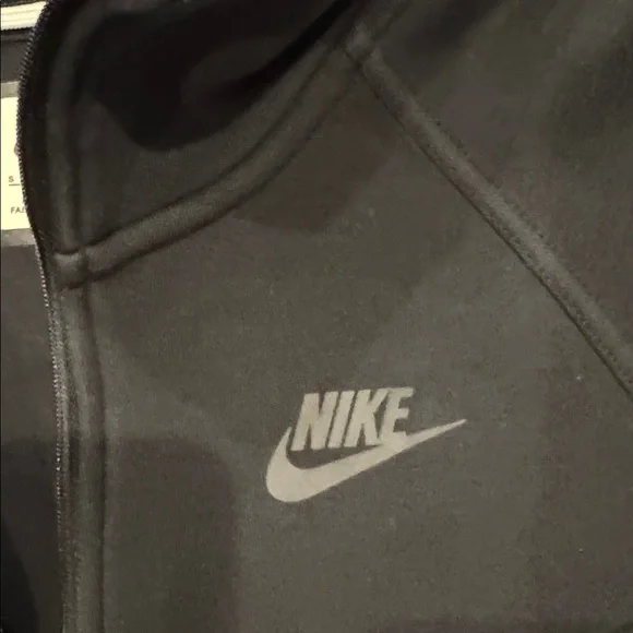 Women’s Nike Tech - Picture 3 of 4